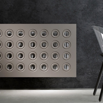 Czy maskownica na kaloryfer blokuje ciepło?